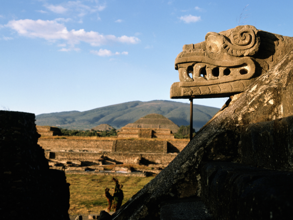 Teotihuacan + Piñatas en Acolman